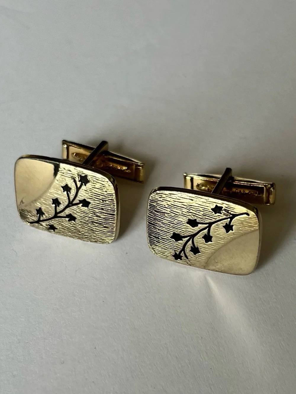 Vintage cuff links. Gold tone with texture and pattern. Great condition.